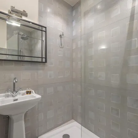 V Collection Mercede 4* Rome